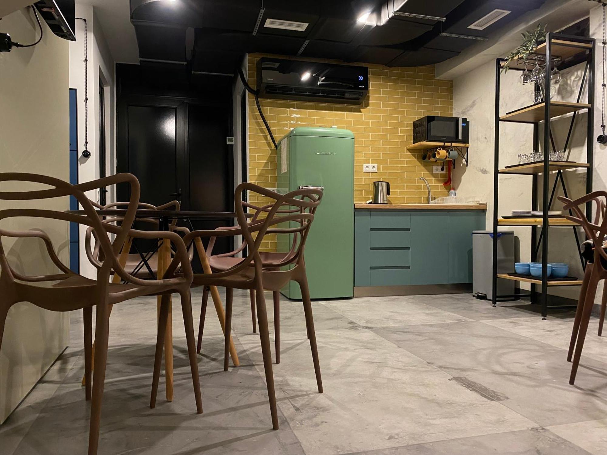 Dorm Kutaisi Hostel Bagian luar foto