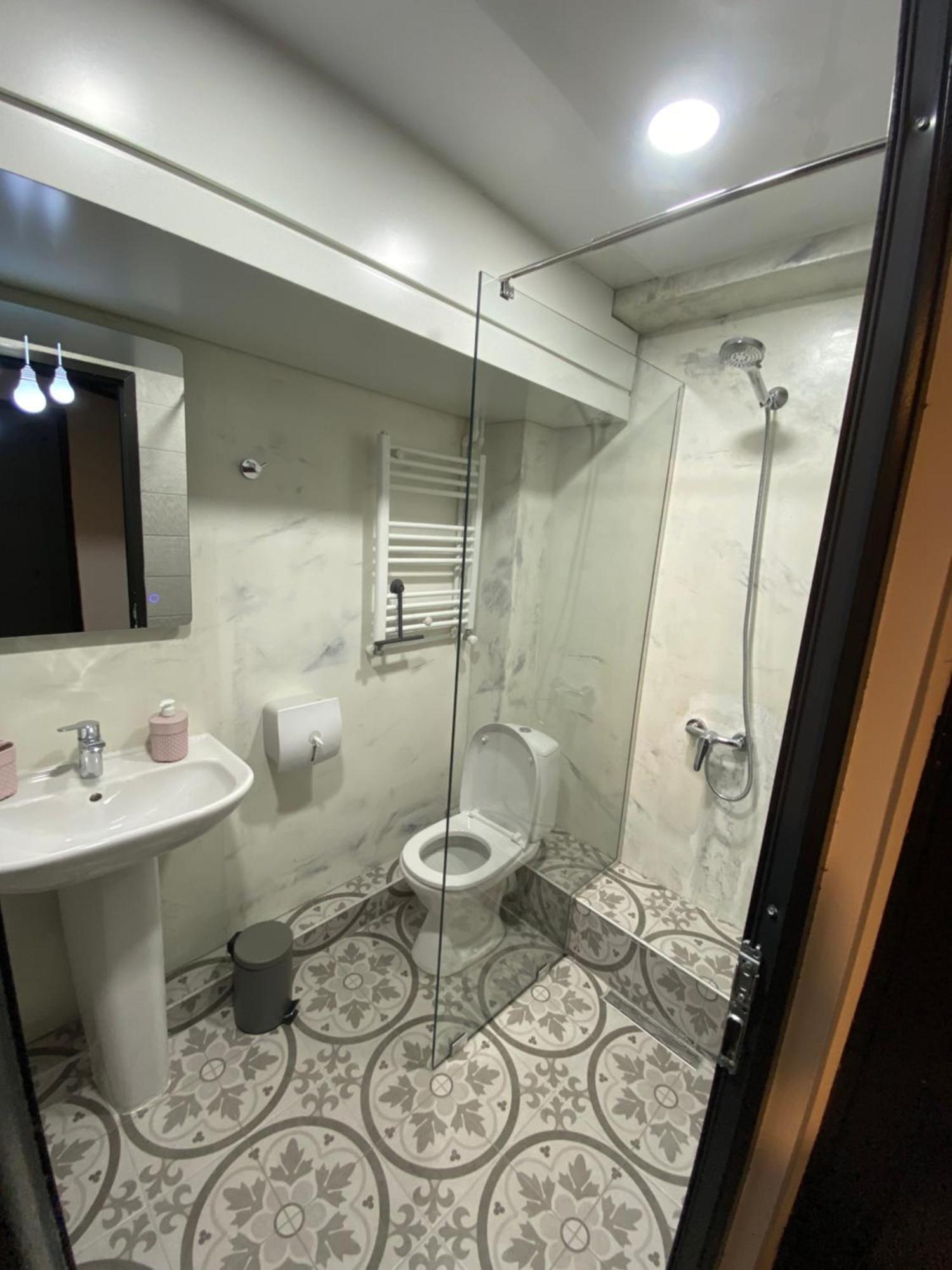 Dorm Kutaisi Hostel Bagian luar foto